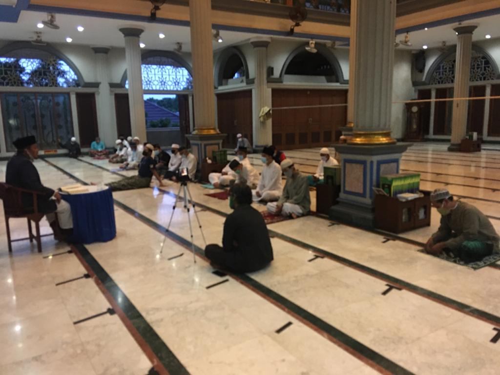 KULIAH SUBUH MASJID ALMUMIN TEMA TAFSIR AL-AUDHU'I OLEH UST. AHMAD QUDSY, M.Pd.I
