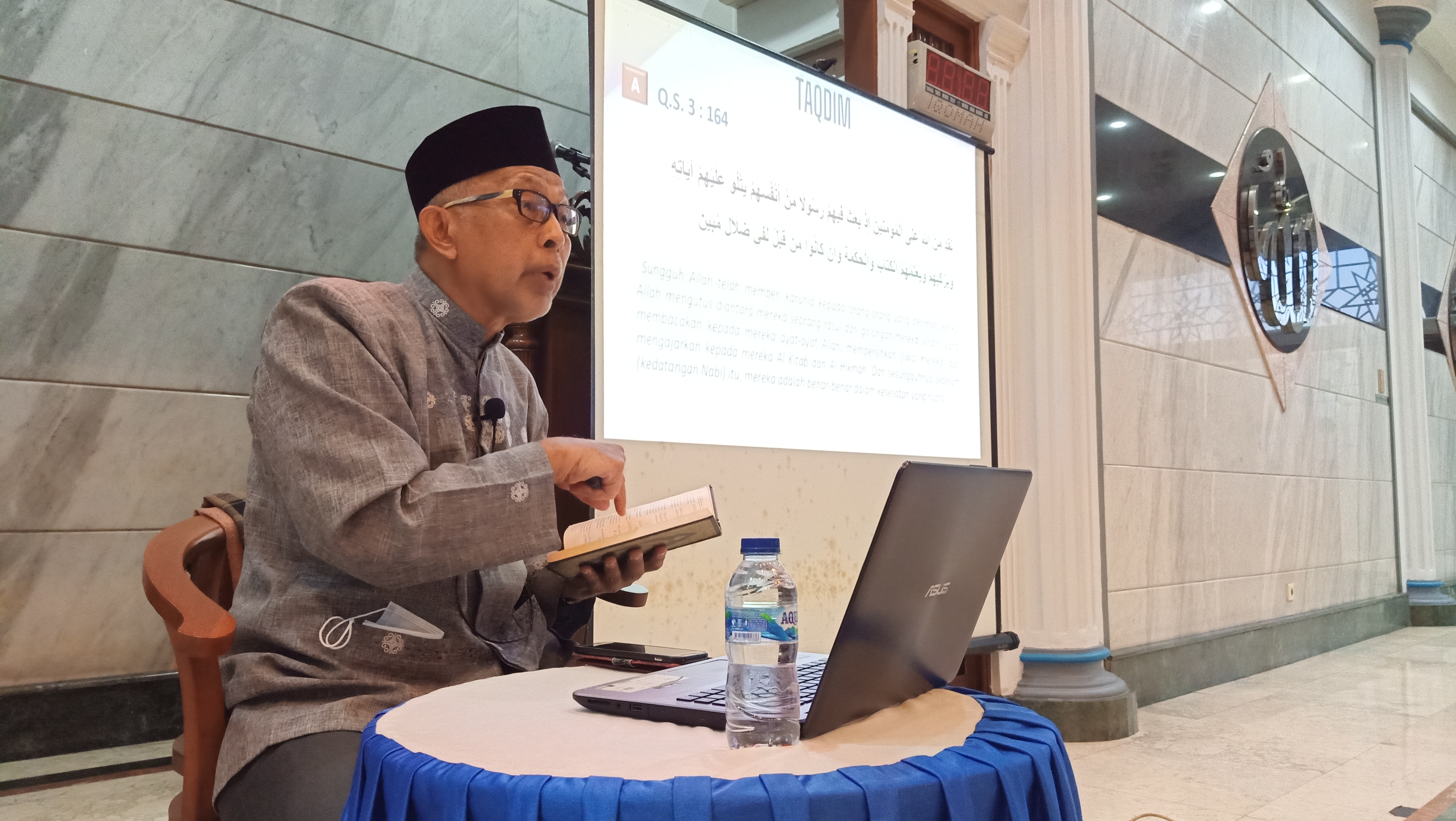AL-QURAN KITAB PETUNJUK, CAHAYA, RAHMAT DAN PENYEMBUH